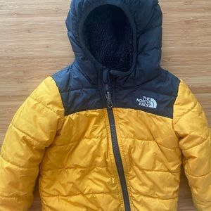 The North Face Toddler Reversible Chimborazo Jacket 12–8 months yellow/dark grey